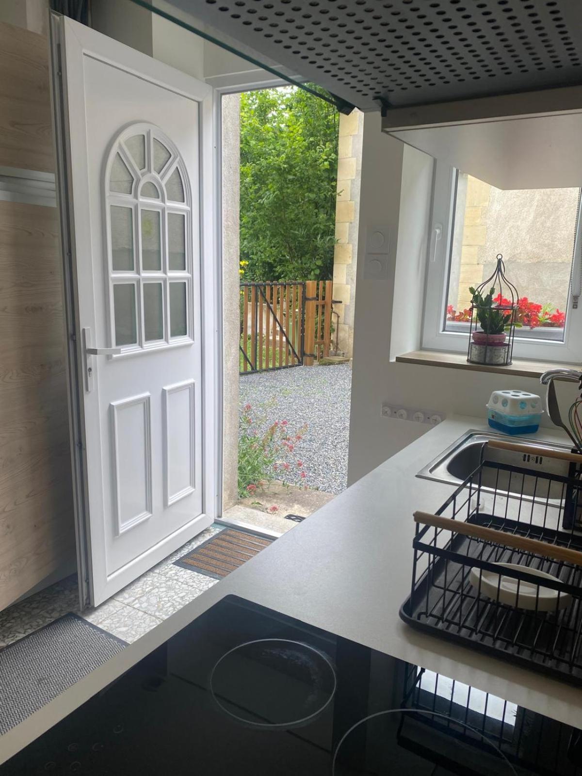 Petite Maison Dans Le Morvan Luzy المظهر الخارجي الصورة